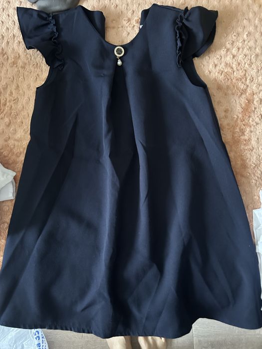 Продам школьную форму в отличном состоянии на девочку