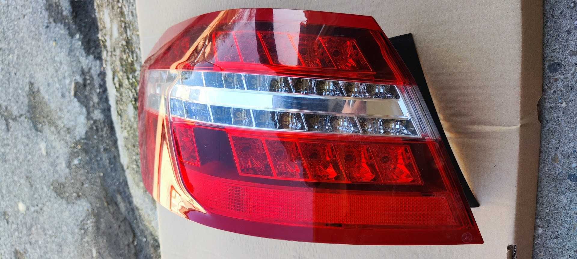 Стоп външен ляв за Mercedes-Benz E-Class Sedan (W212)