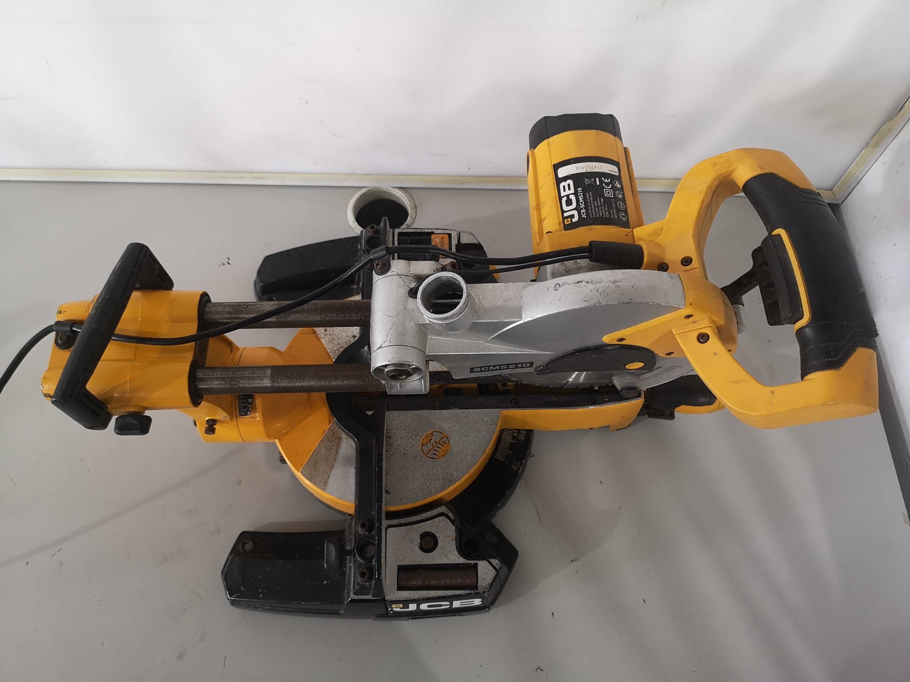 Циркуляр пендула - JCB 1400W / 210mm