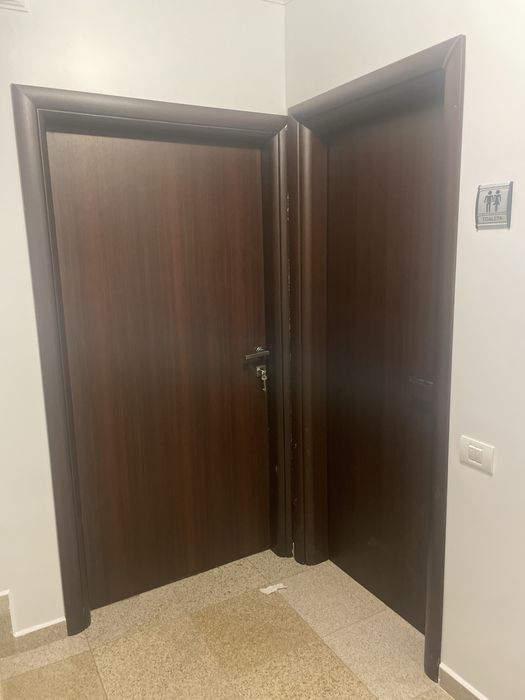 Usi wenghe cu toc si broasca