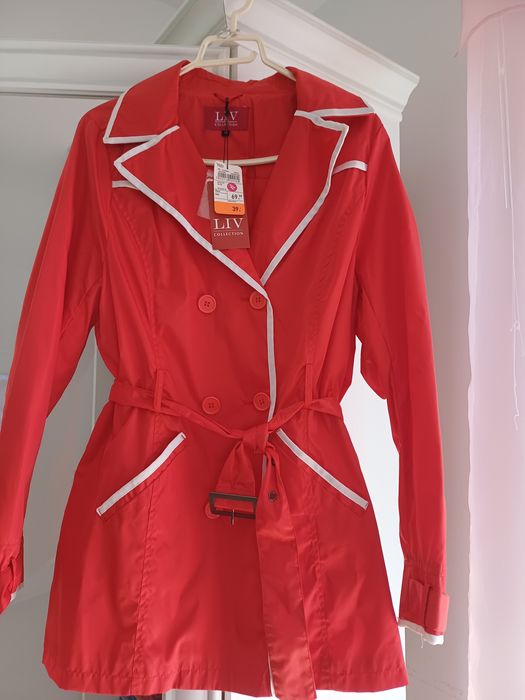 Trenci impermeabil  nou cu eticheta a se vedea mărimea pe eticheta