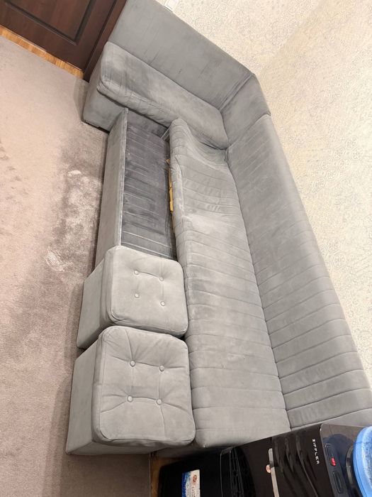 Уголок диван ( есть 2 пуфика)