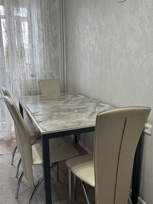 Продам стол и стулья
