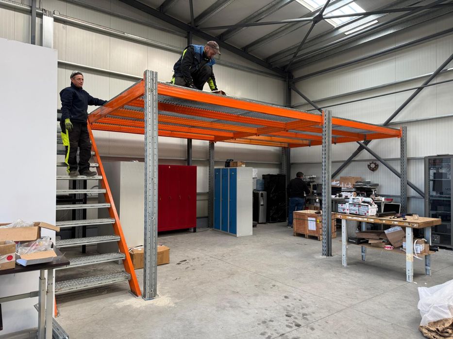 Rafturi metalice platforma