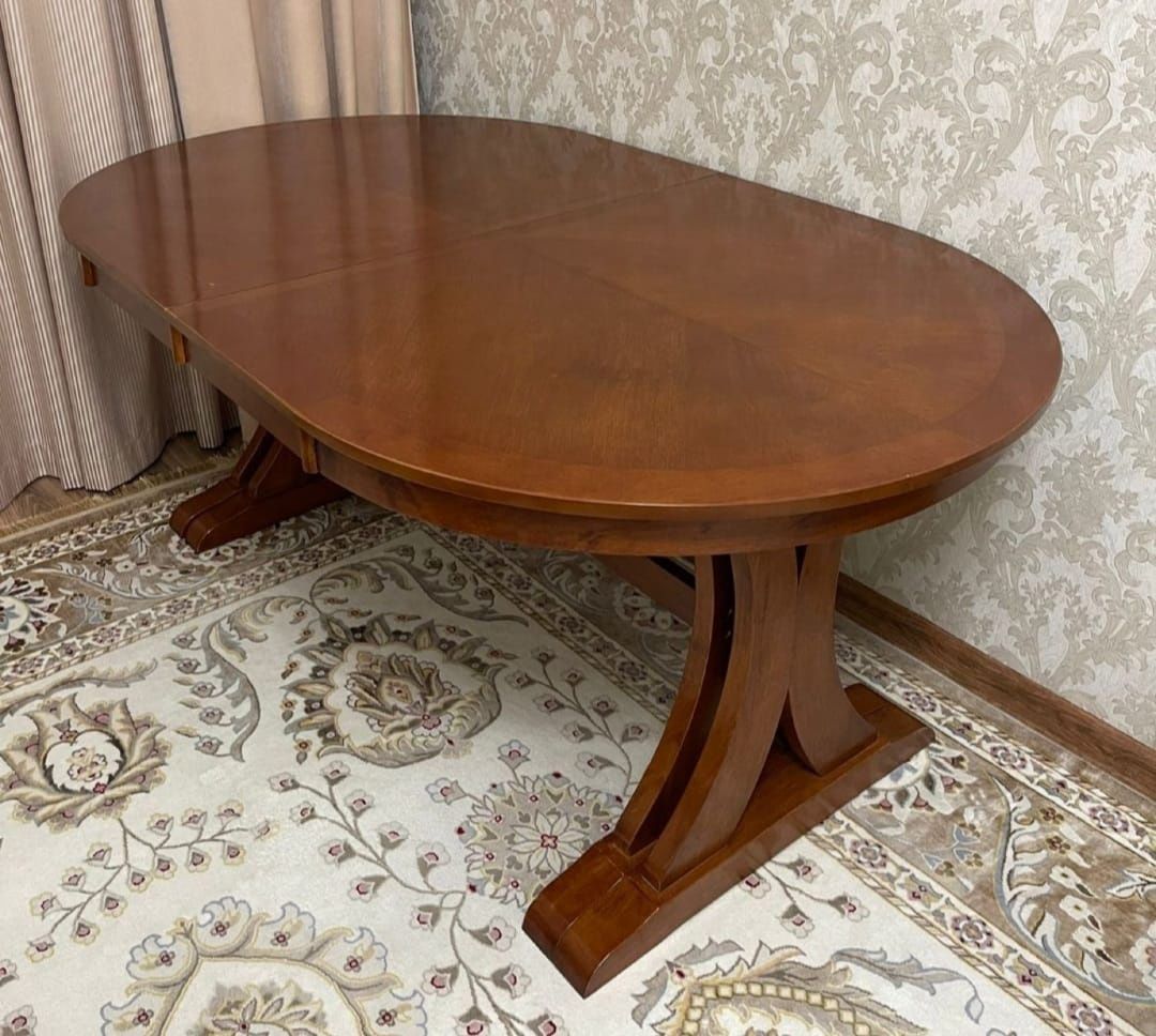 Продам стол из красного дерева раздвижной для гостиной