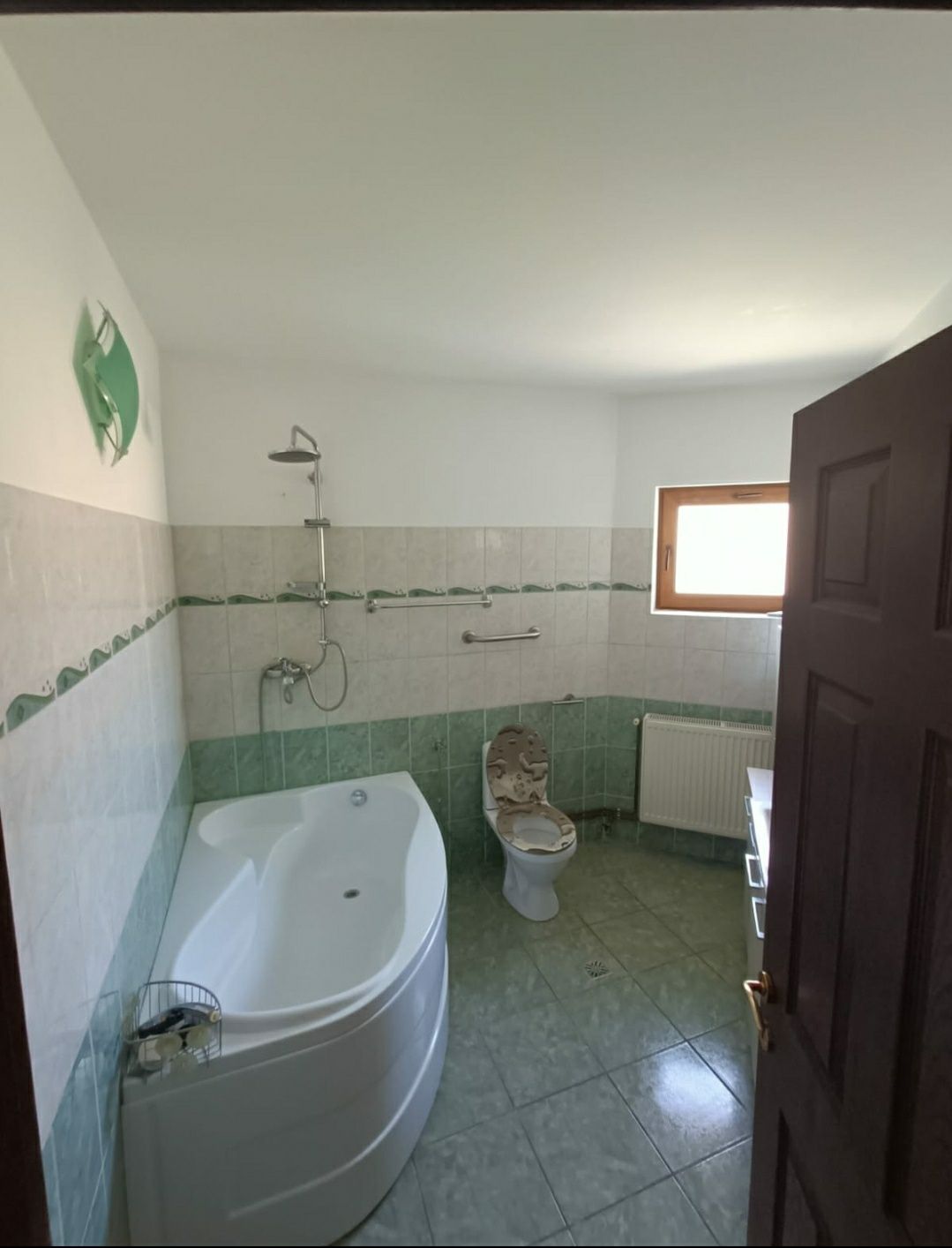 Apartament spatios, curat și frumos