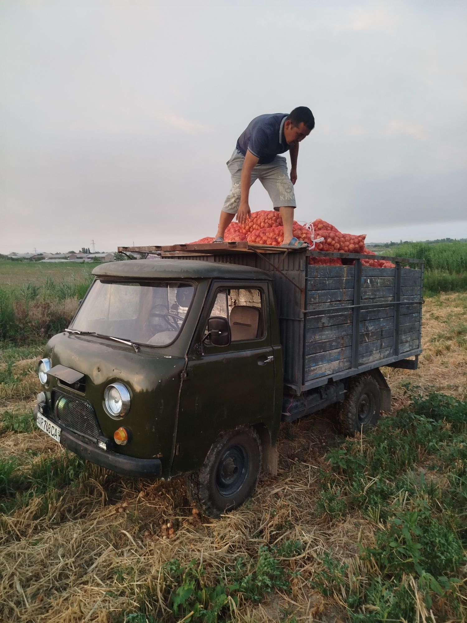 Uaz 3303 sotiladi