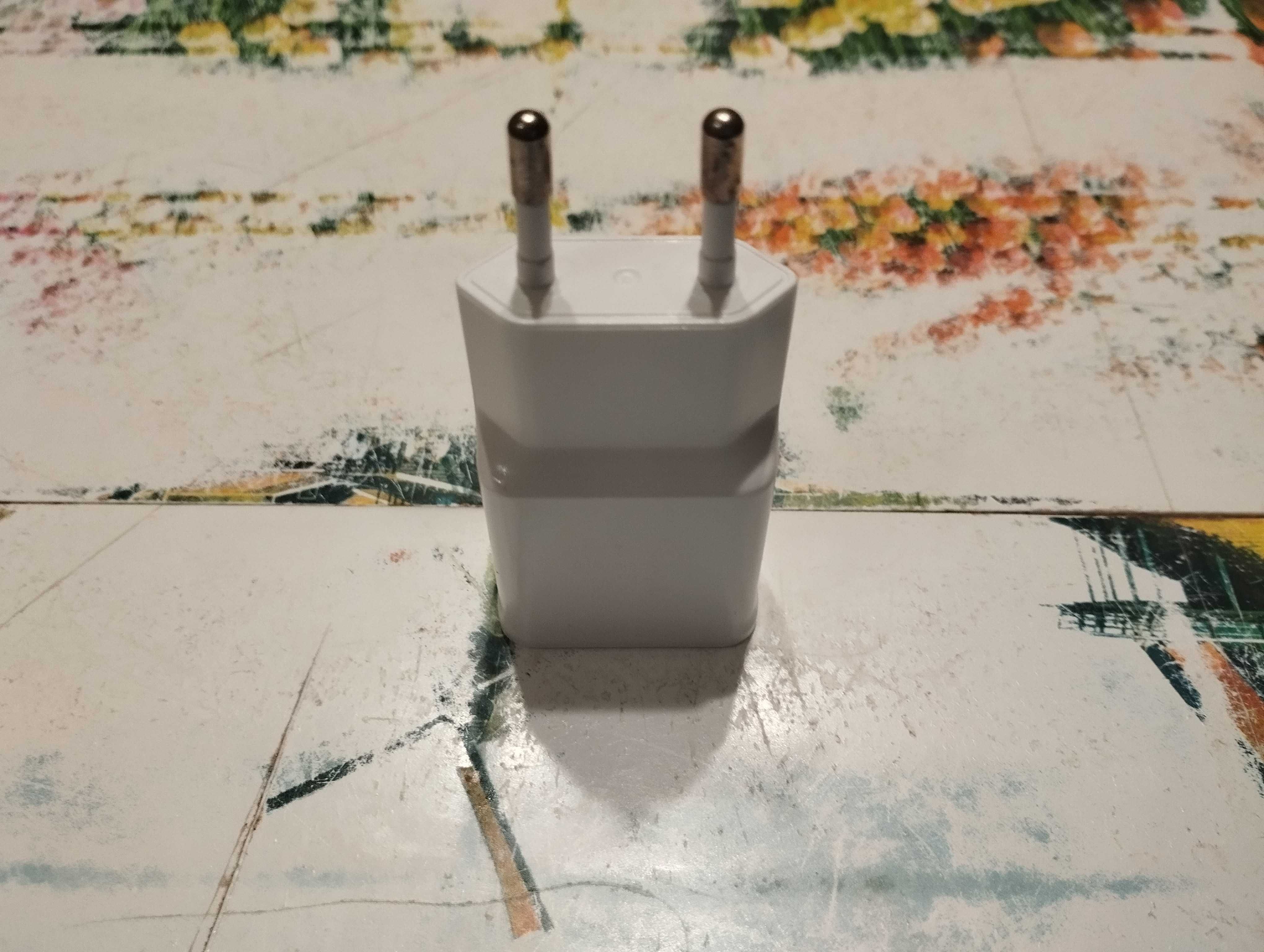 Оригинален USB адаптер SAMSUNG  за зареждане на телефон.