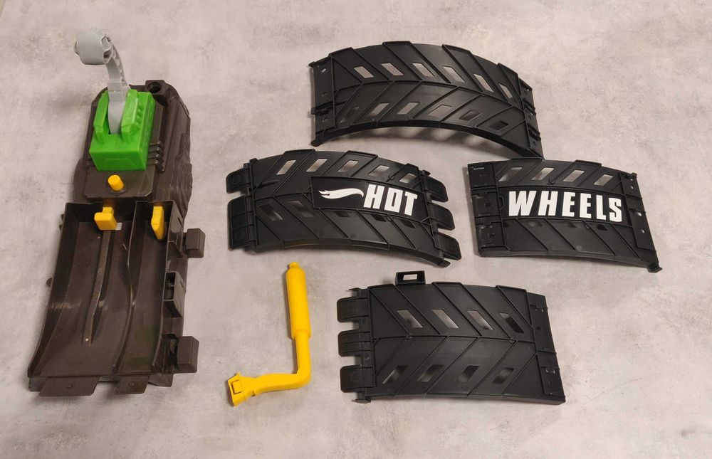 Vand set de joaca Hot Wheels - Monster Trucks Epic Loop Challenge