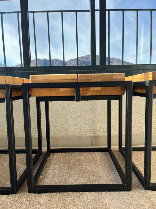 Scaune tip industrial cu cadru din fier forjat si  baza de stejar