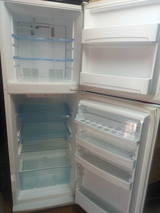 Хладилник с фризер