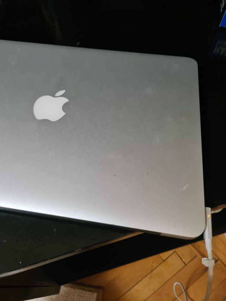 Mackbook APPLE Model A-1369
