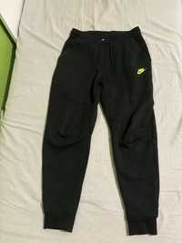 Pantaloni Nike Tech negri