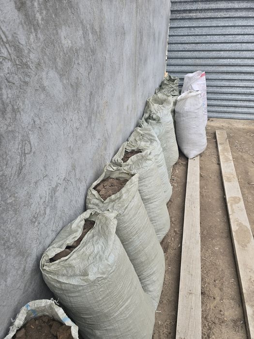 Навоз в мешках  .