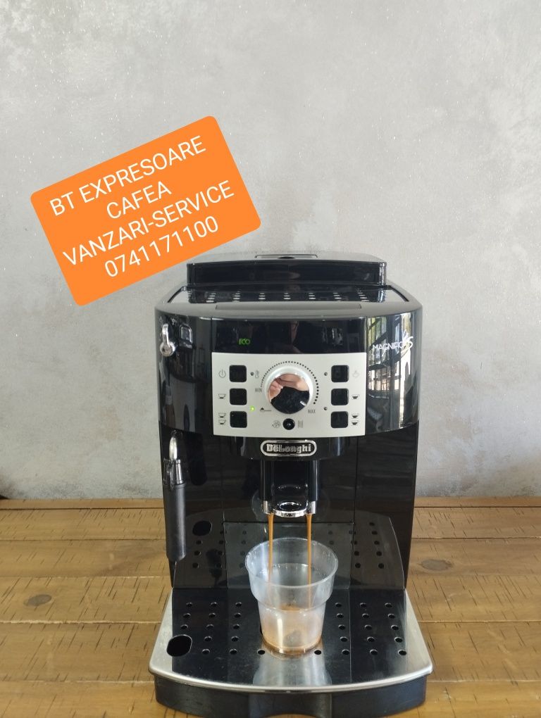 Aparat espressor Expresoare de cafea DeLonghi Magnifica S Black