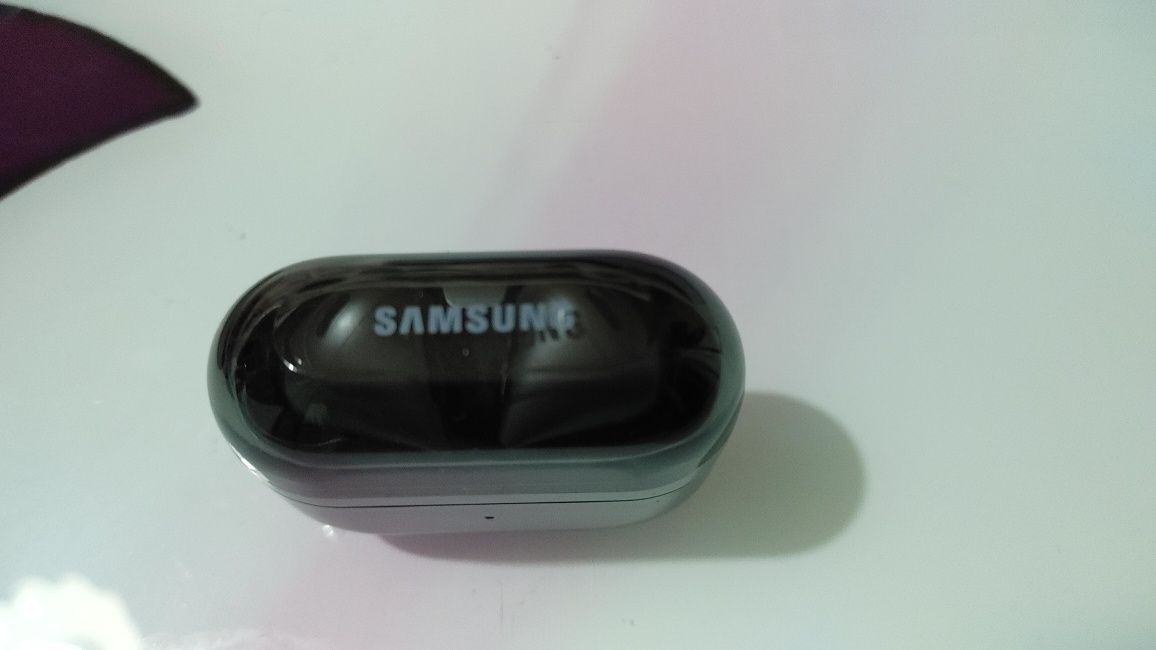 Продавам безжични смарт слушалки Samsung Galaxy Buds3 Pro