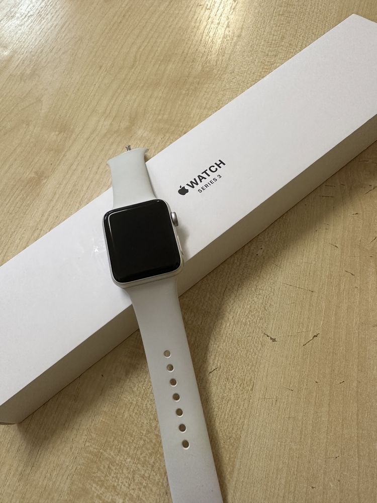 Apple Watch 3 серия 42mm в хорошем состоянии