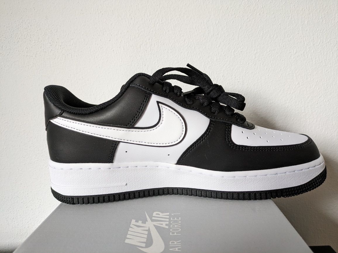 Air force 1 black and white