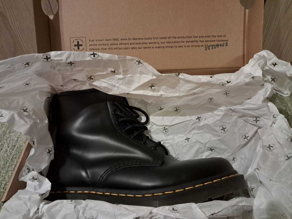 Vând ghete Dr. Martens Black Smooth 41, ca noi