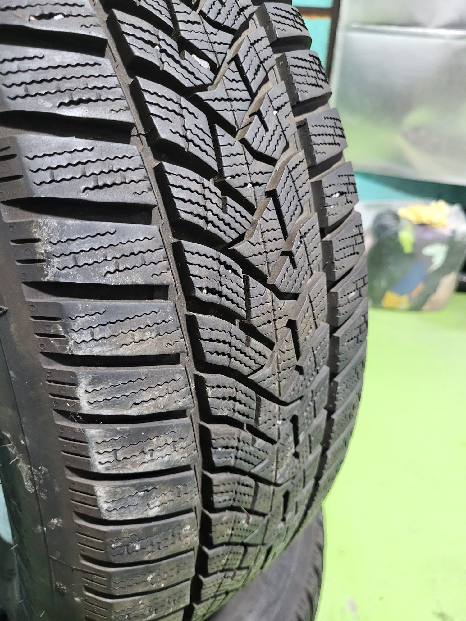 4 бр зимни 215/60/16 Dunlop