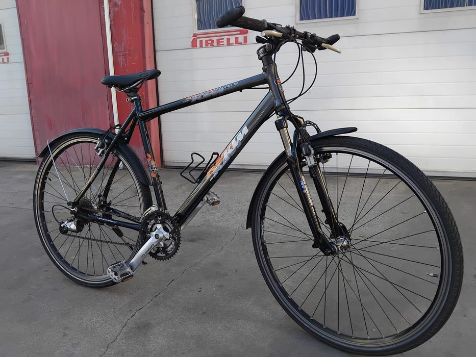 Vând bicicleta ktm din aluminiu pentru bărbați