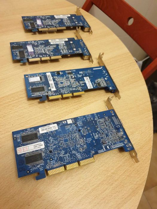 Placi video AGP: NVIDIA GeForce4 MX440, MX4000, ATI Radeon 7000 etc