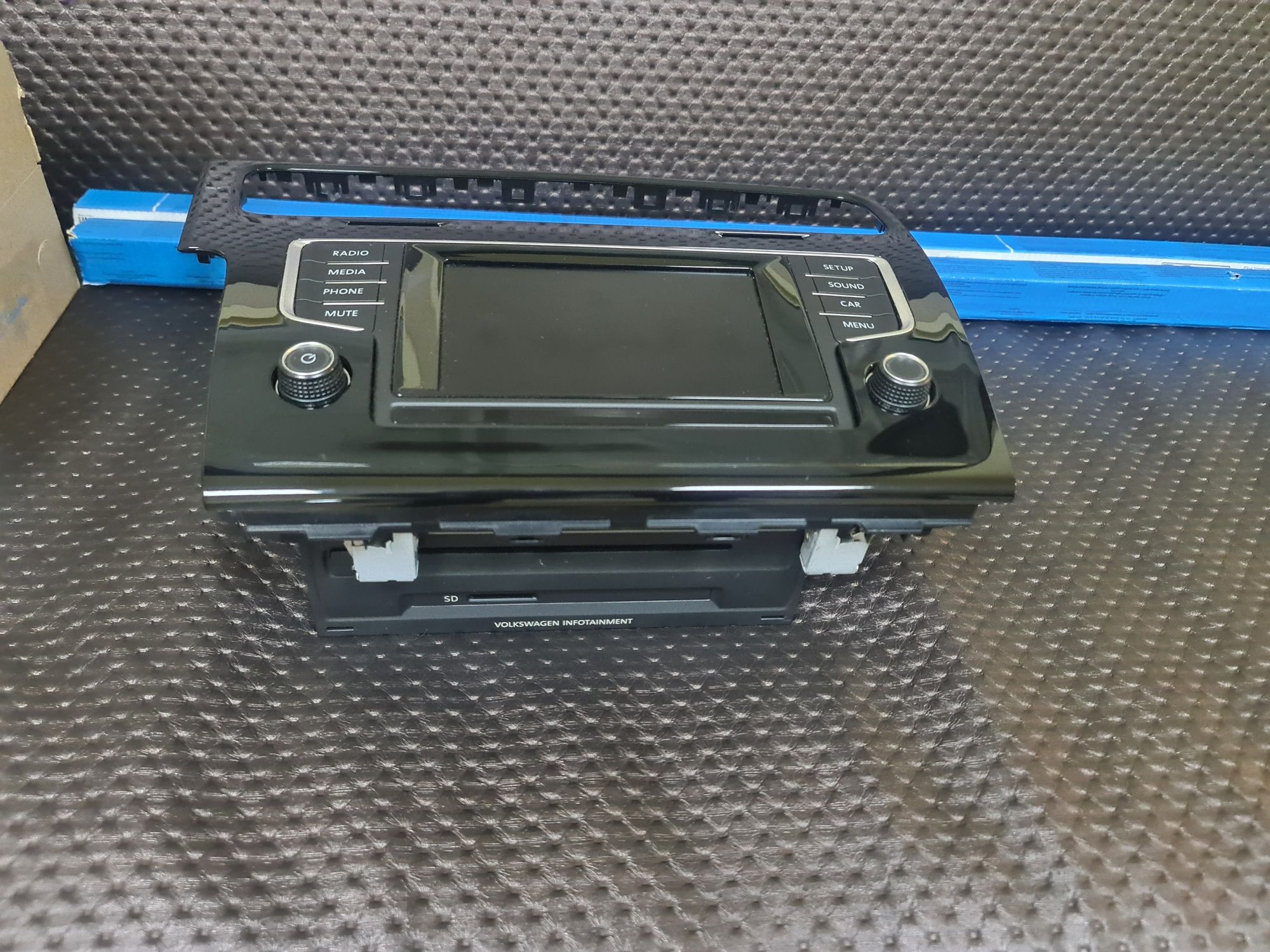 Vând MIB 1  VW GOLF 7