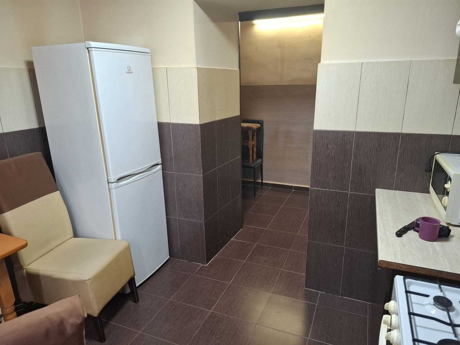 Vand apartament cu 2 camere,mobilat