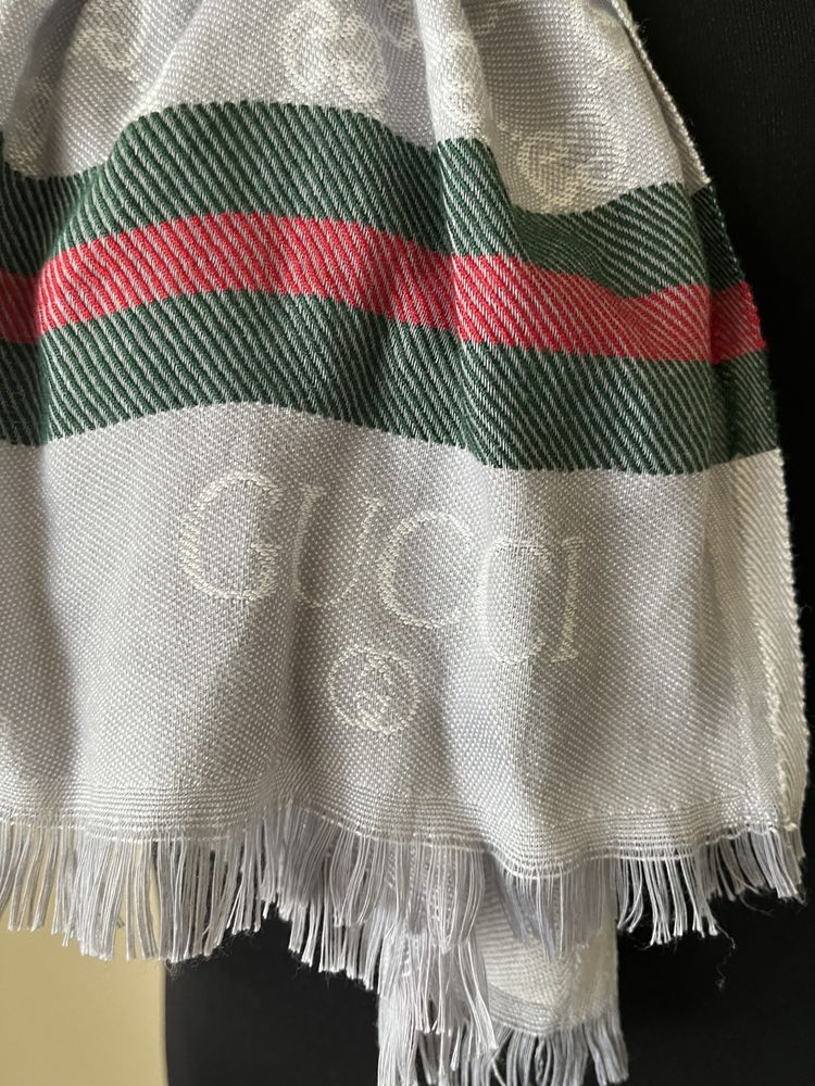 Esarfa Gucci , impecabila