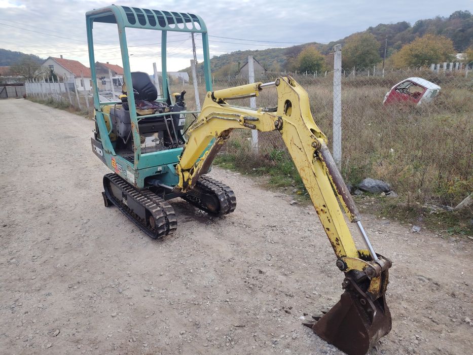 Vând mini excavator yanmar b15-3