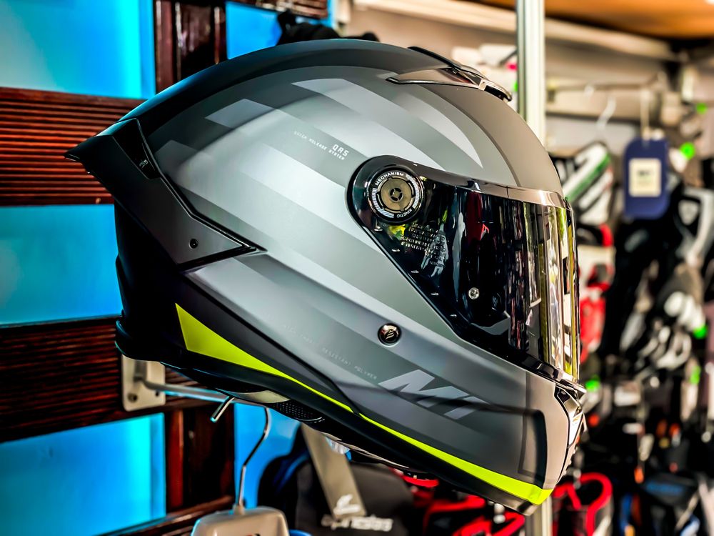 Casca Moto MT Thunder 4 Treads Galben Fluo Mat