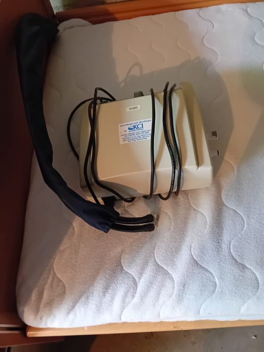 Pat pentru bolnavi cu telecomanda si saltea contra escare