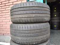 Продавам 2 летни гуми 245/40/19 Goodyear