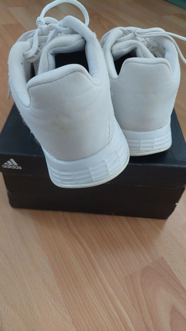Дамски маратонки Adidas 39.5 номер.