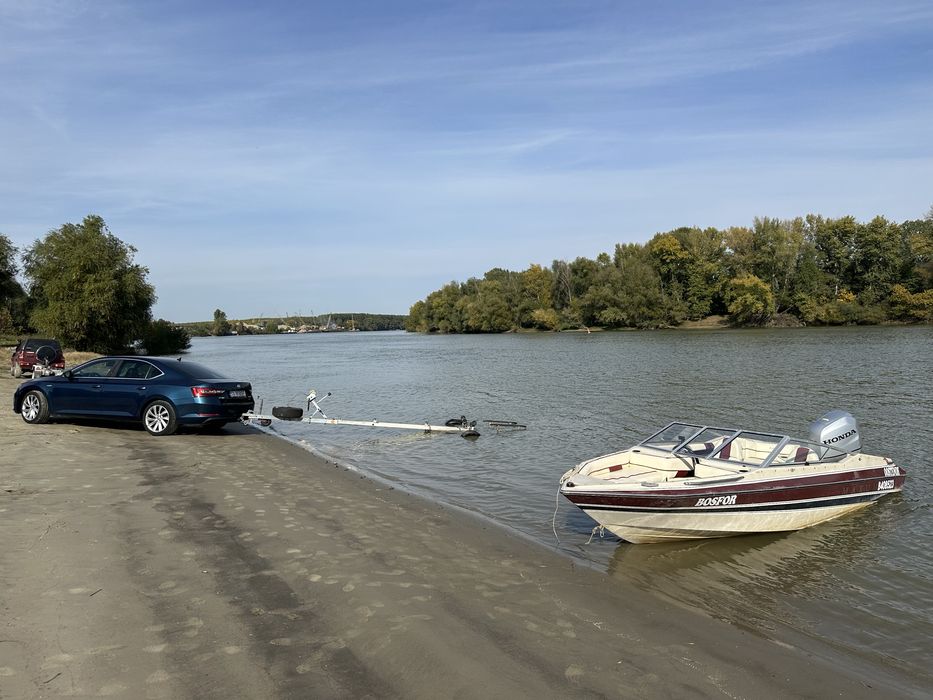 Barca cu motor si peridoc