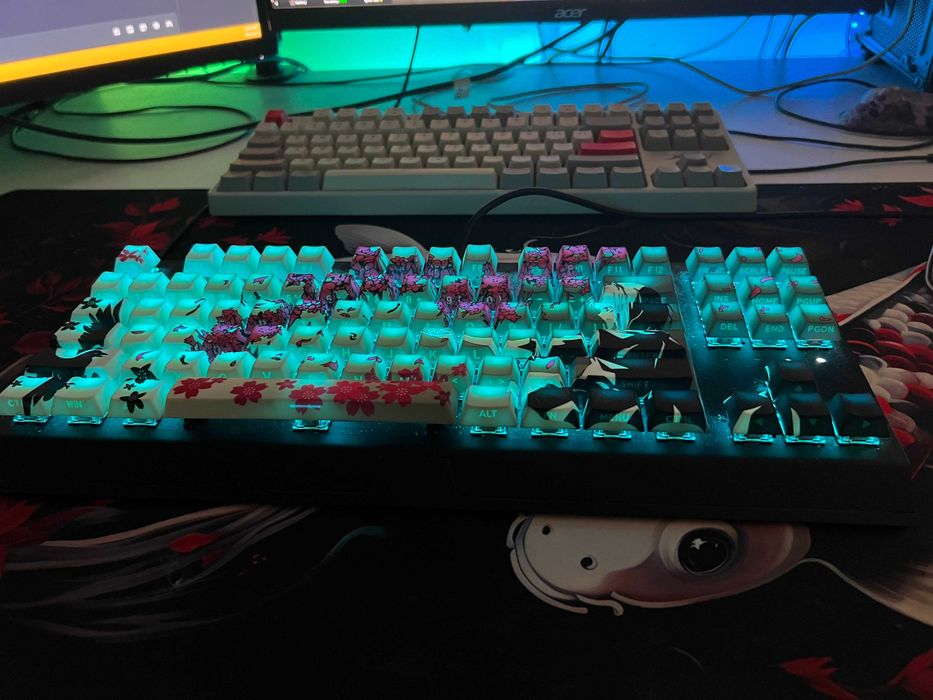Razer BlackWidow V3 Tenkeyless с нормални key-caps цената е 130лв!!!