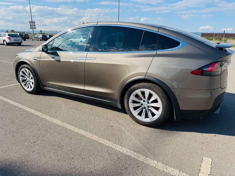 Tesla model 3 под наем