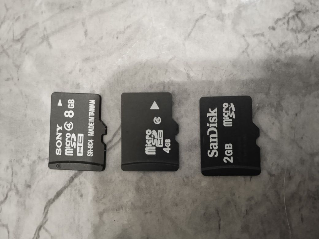 Vind carduri micro SD de 2 GB,4 GB și 8 gb.