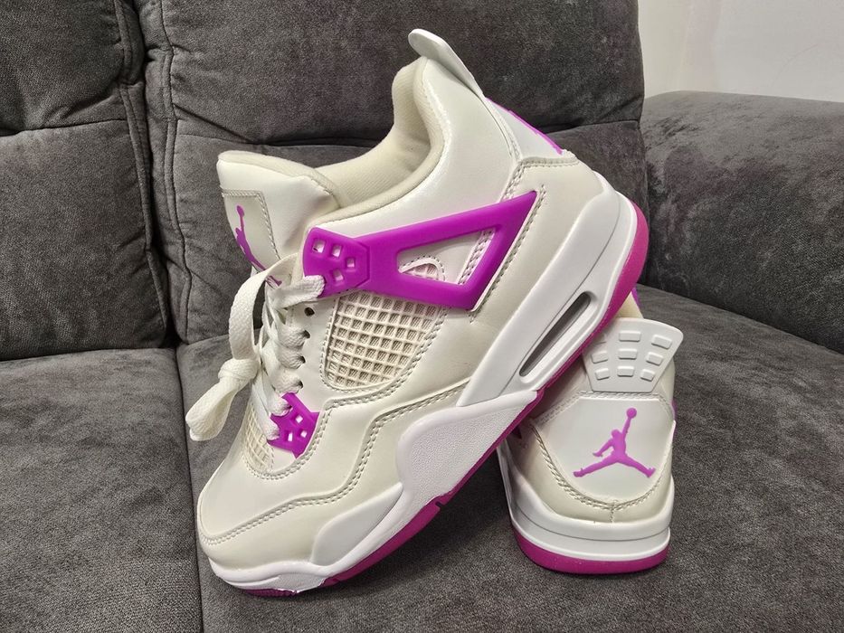 Jordan 4 Retro Hyper Violet nr 36 int 23 cm  preț 400 lei