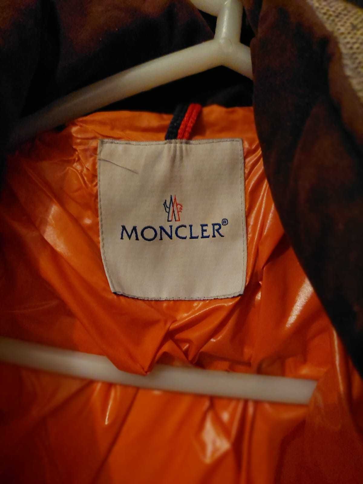 Geaca groasa de iarna MONCLER , marimea M , in stare foarte buna !