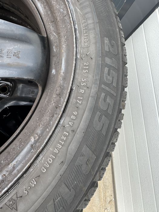 Vand set cauciucuri iarna 225/55/17 cu jante de tabla