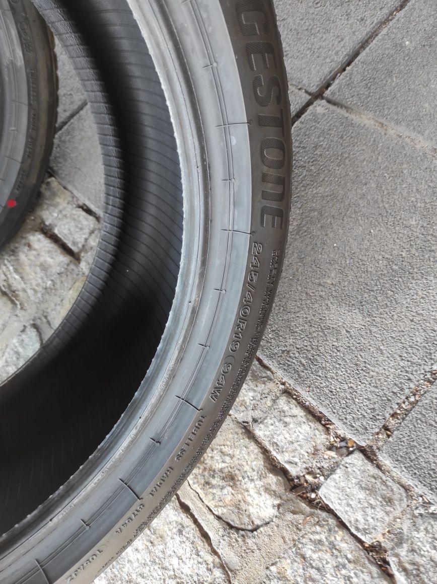 245/40/19 Bridgestone 4бр. Нови