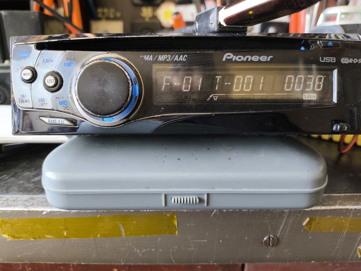 Висок клас авто радио Mp3/CD плейър и USB Pioneer DEH-50UB