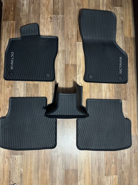 Продам коврики на Skoda Octavia