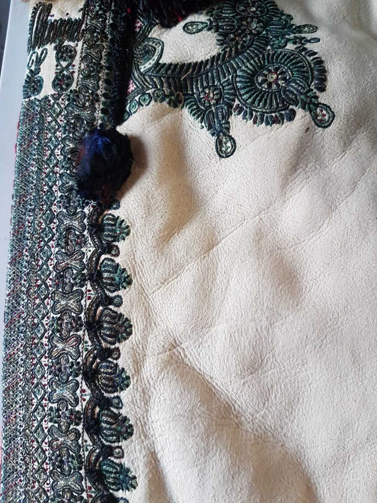 Vând cojoc traditional de damă, din Marginimea Sibiului