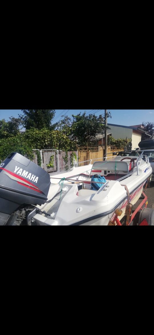 Vând ansamblu barcă, motor, periodic