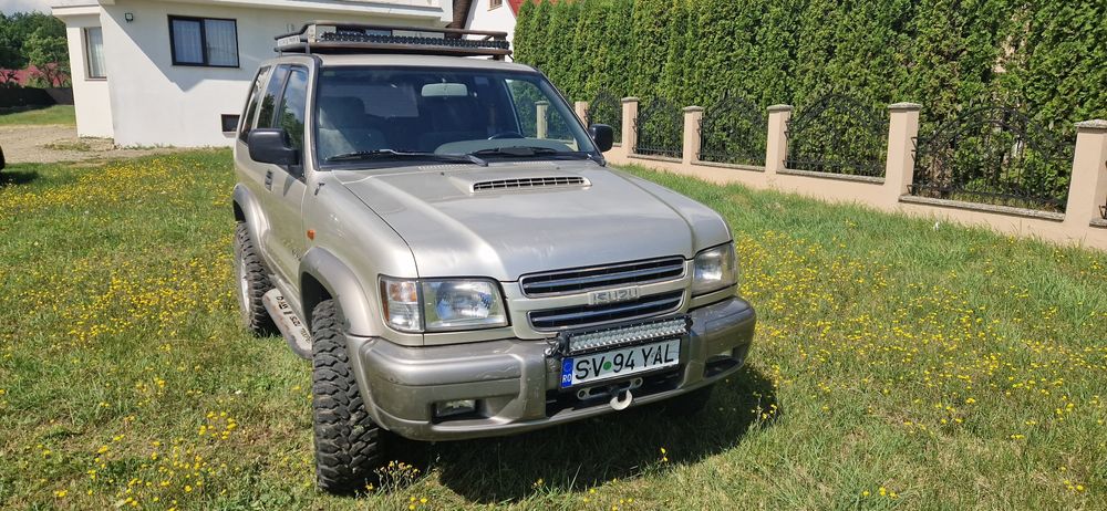 Isuzu trooper 2002 Nissan Toyota