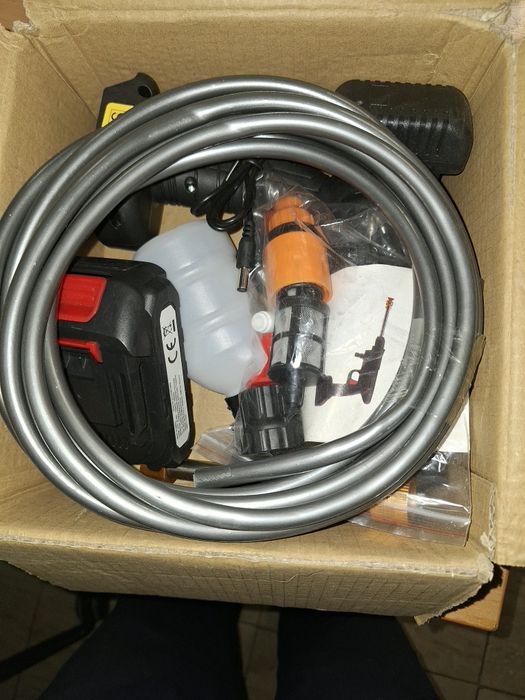 Акумолаторна  водоструйка