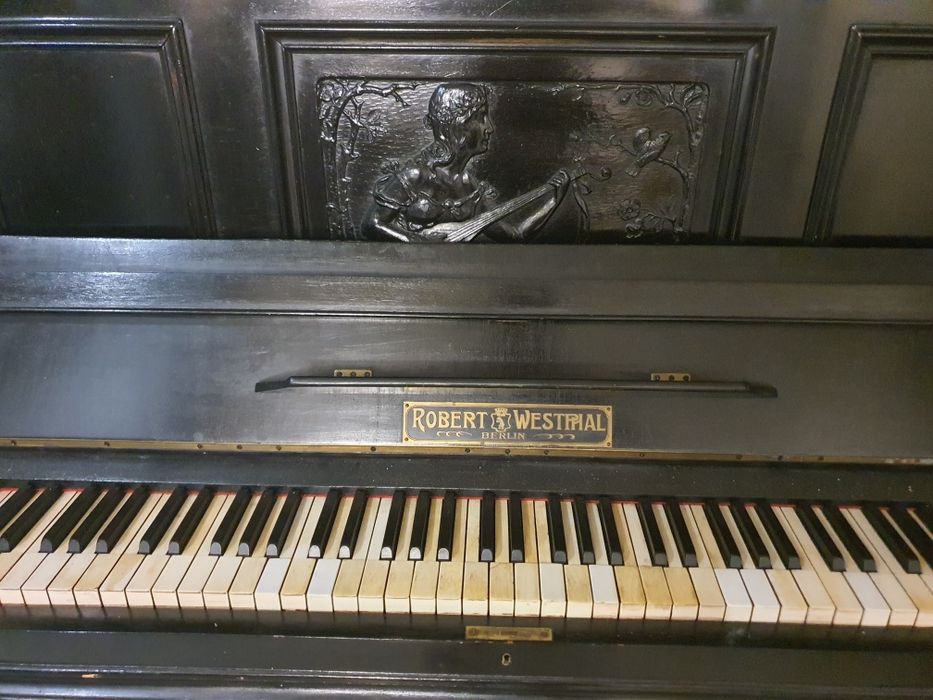Pianina de colectie Robert Westphal