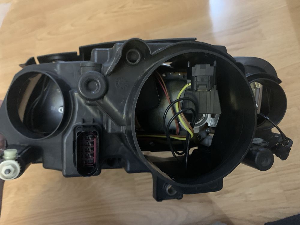 Far dreapta pentru Volkswagen Passat B6